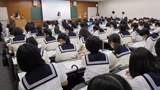 受講希望者多数のため、大学校舎で行いました