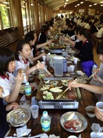 昼食風景（バーベキュー）.jpg