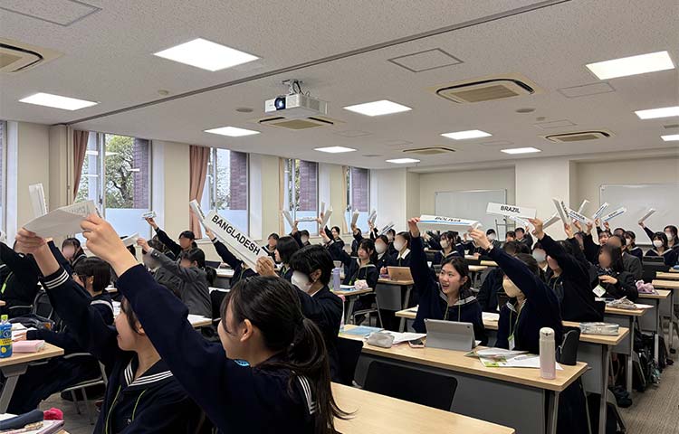 卒業生プレゼンツ　模擬国連女子校会議を行いました