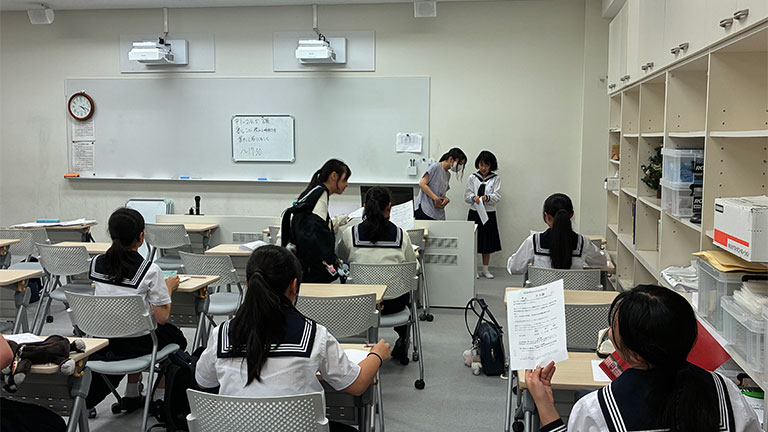 卒業生チューターによる中学生の学習支援